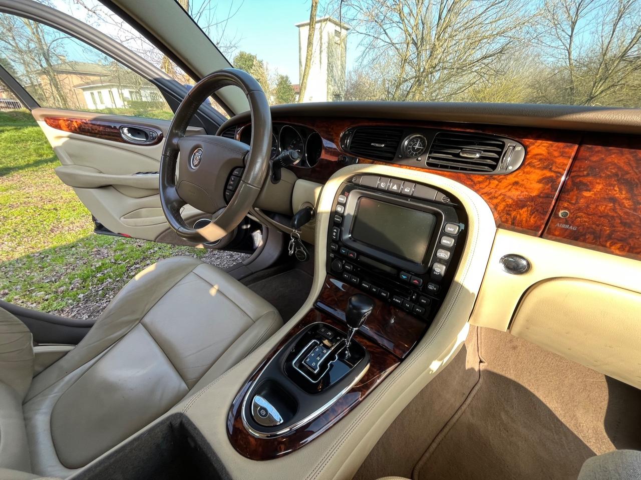 Jaguar XJ 2.7 D V6 cat Executive