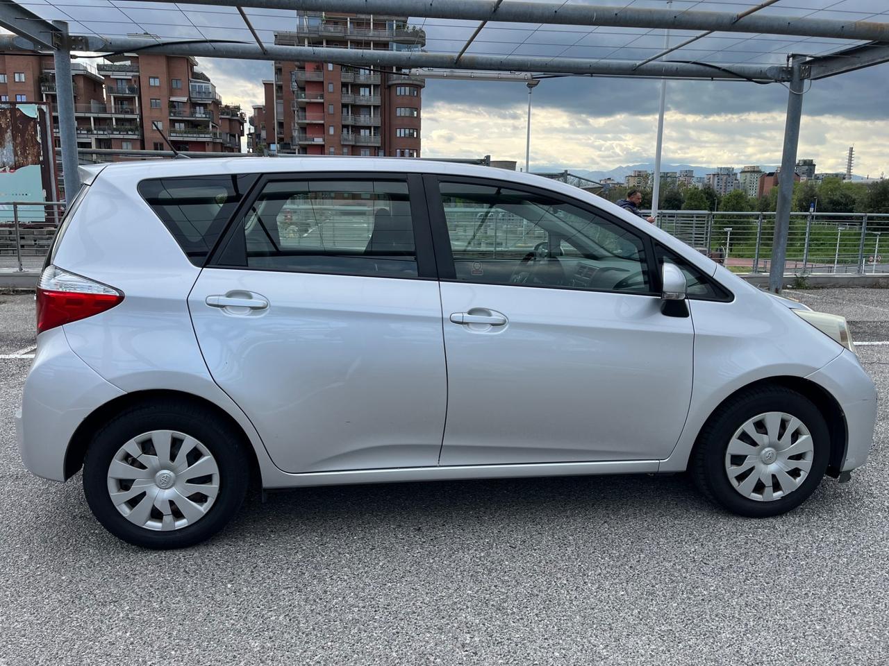 Toyota Verso-S 1.3 MT Active