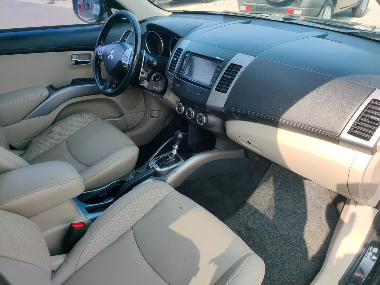 Mitsubishi Outlander 2.2 DI-D TC-SST Instyle DPF 7p