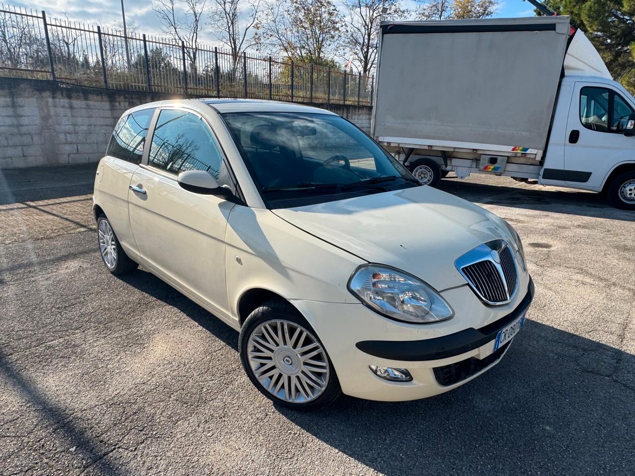 LANCIA YPSILON 1.3 MJ 70 CV. PLATINO TETTO+CERCHI