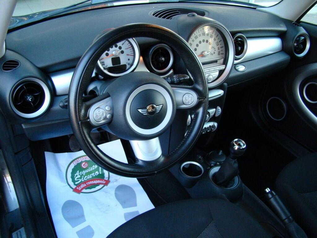 Mini 1.4 16V 75CV. One