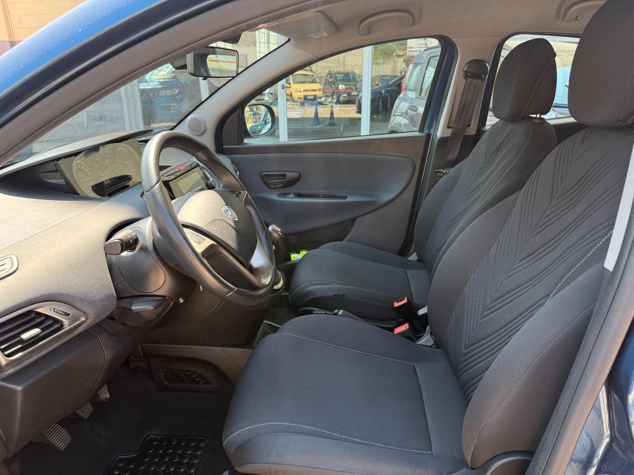 Lancia Ypsilon 1.0 FireFly 5 porte S&S Hybrid Gold
