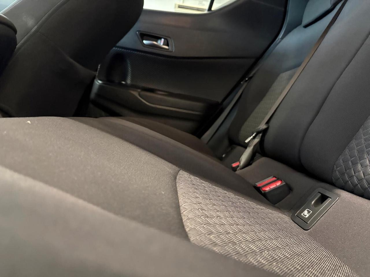 Toyota C-HR TREND 2.0 Hybrid E-CVT 50000 KM