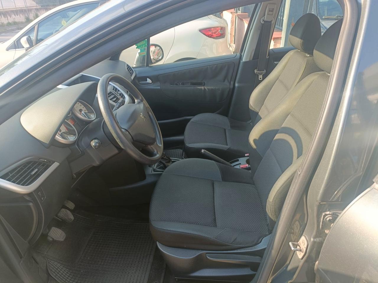 Peugeot 207 1.4 HDi 70CV 5p. X Line OK NEOPATENTATI