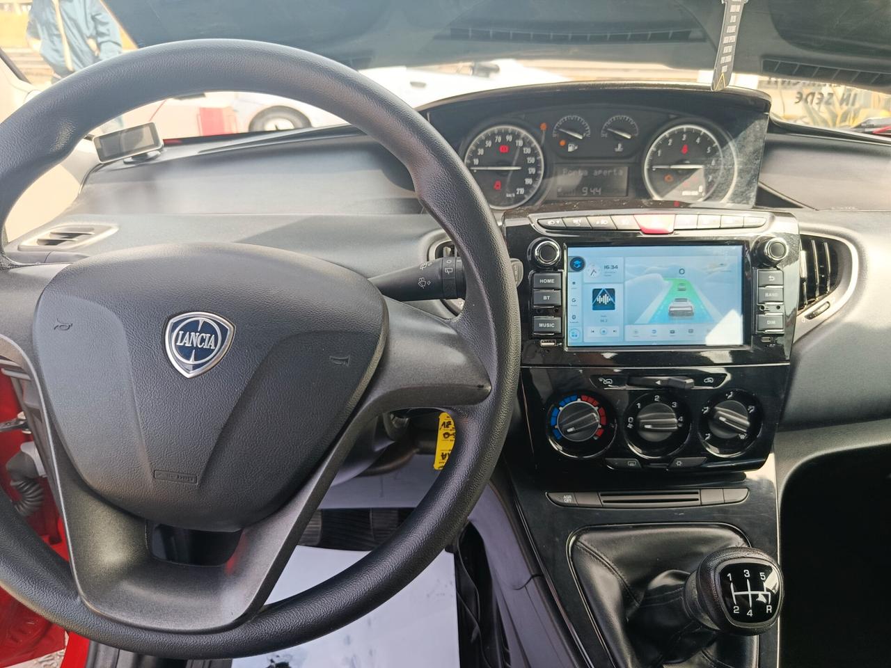 Lancia Ypsilon 0.9 TwinAir 85 CV 5 porte Metano Ecochic Platinum