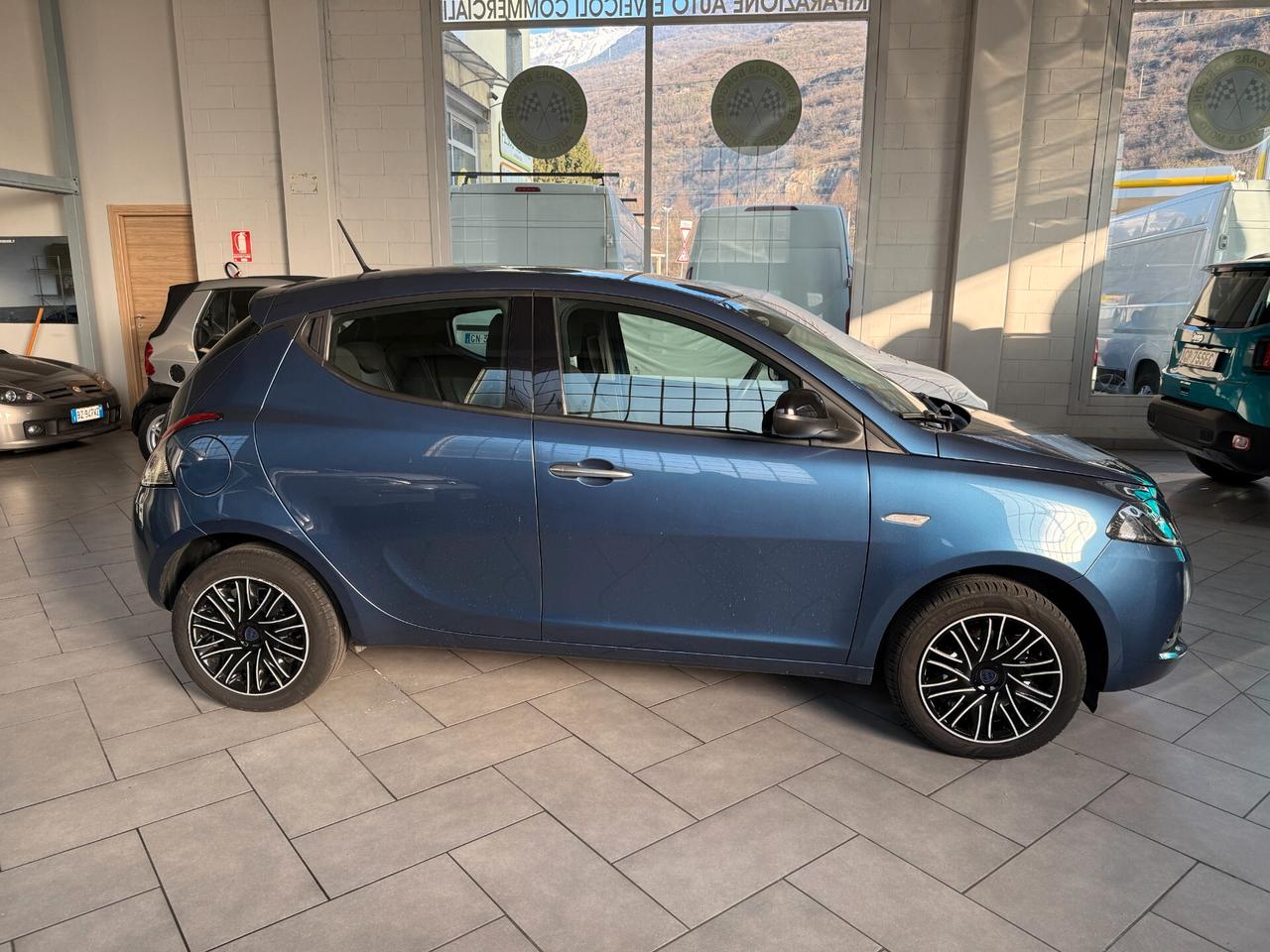 Lancia Ypsilon 1.0 FireFly 5 porte S&S Hybrid Gold