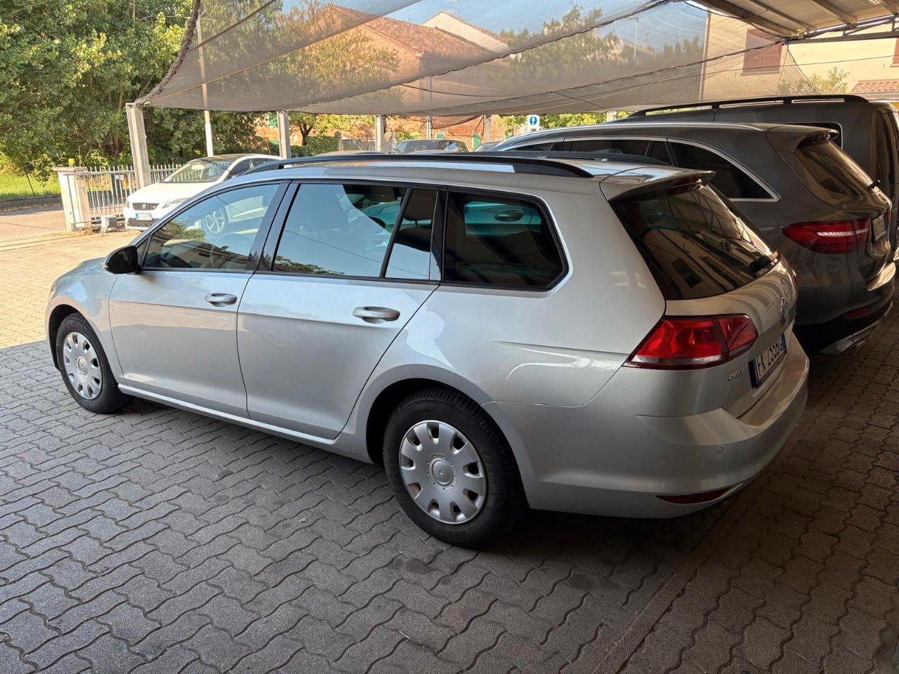 Volkswagen Golf Variant 1.6 tdi Comfortline 110cv OK NEOPATENTATO