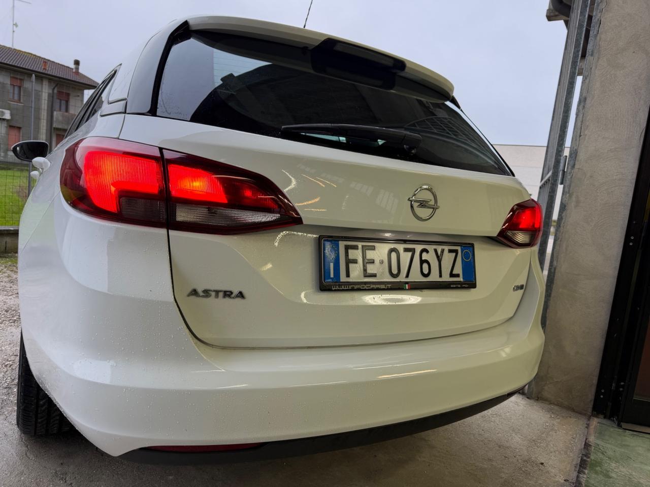 Opel Astra 1.6 CDTI Sports Tourer Cosmo