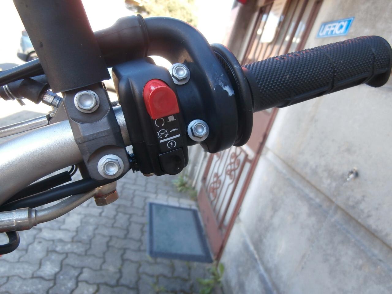 Aprilia SXV 450 (2007 - 14) passaggio incluso.