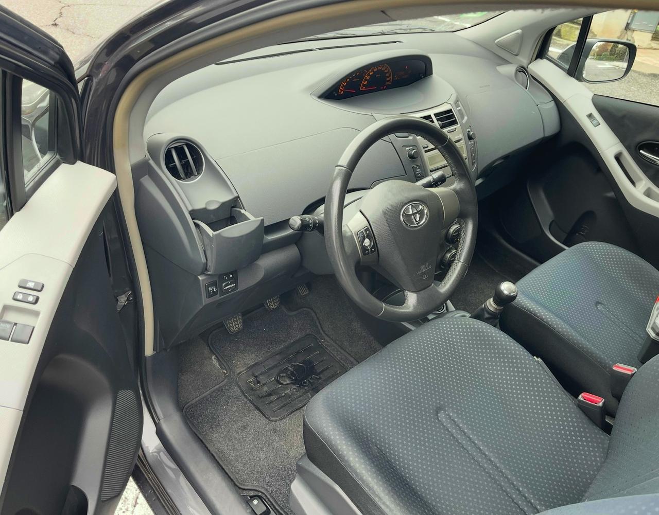 Toyota Yaris 1.0 5 porte