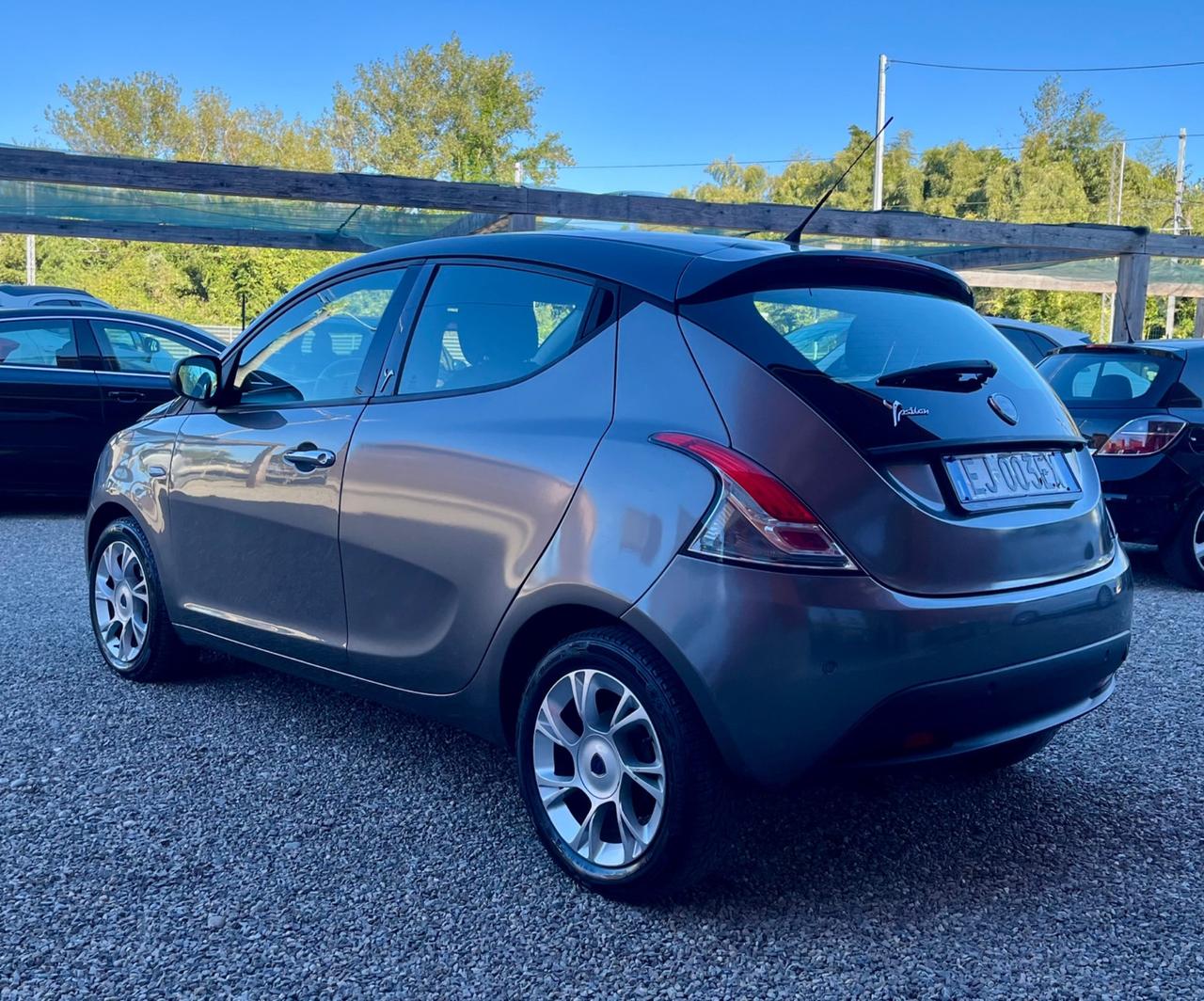 Lancia Ypsilon 0.9 TwinAir 85 CV 5 porte