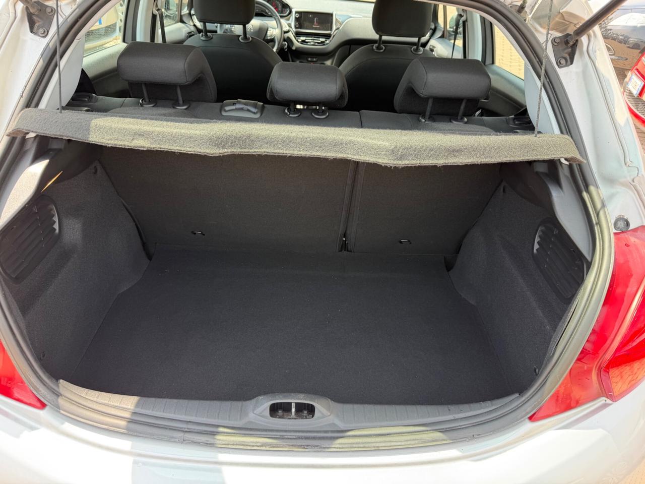Peugeot 208 1.4 HDi 68 CV 5 porte Allure