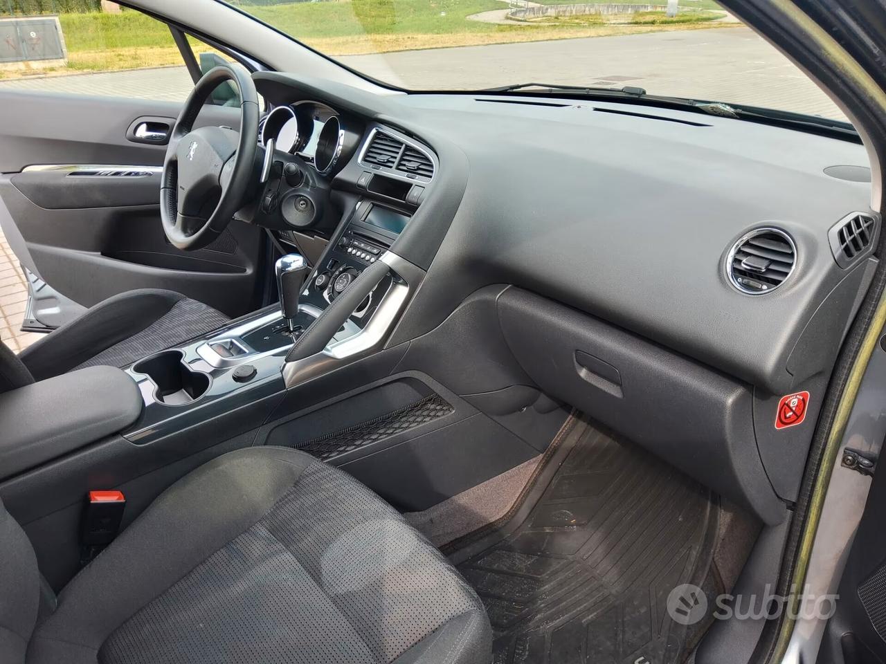 Peugeot 3008 1.6 e-HDi 112CV cambio robotizzato S.&S. Business