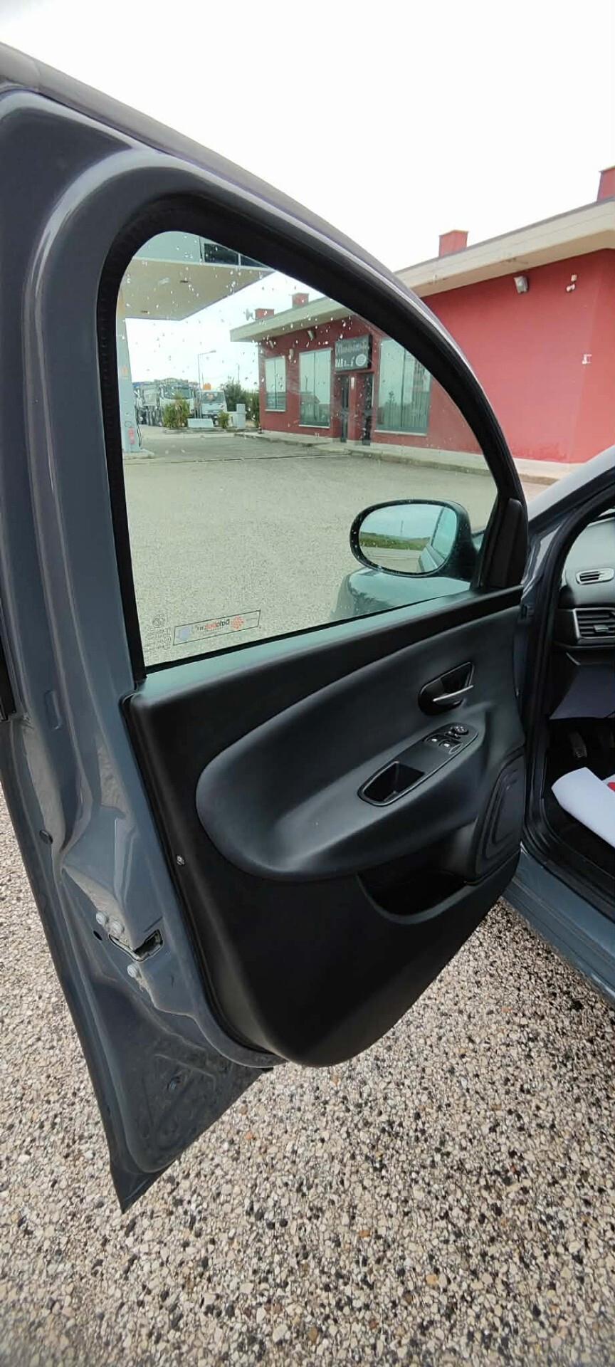 Lancia Ypsilon 0.9 TwinAir 85 CV 5 porte Metano Ecochic Gold