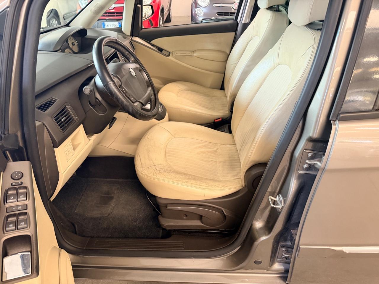 Lancia Ypsilon 1.3 MJT 90 CV Platino