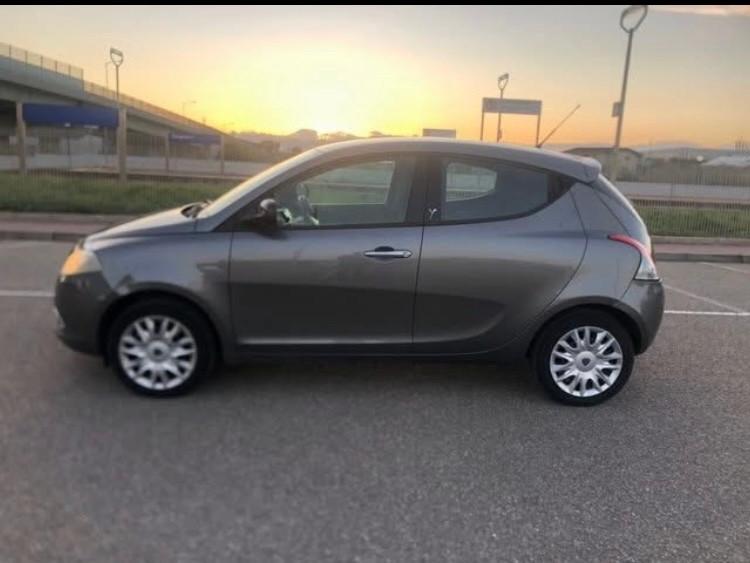 Lancia Ypsilon 1.2 69 CV Unyca