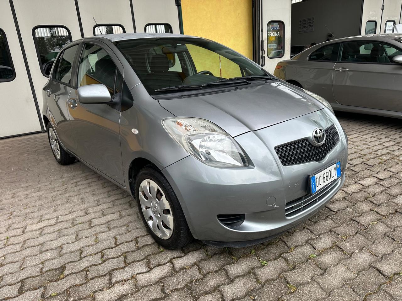 Toyota Yaris 1.0 5 porte