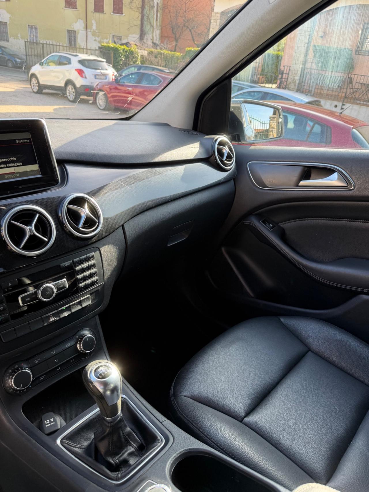 Mercedes-benz B 180 CDI FULLOPT KMCERT RETROCAM