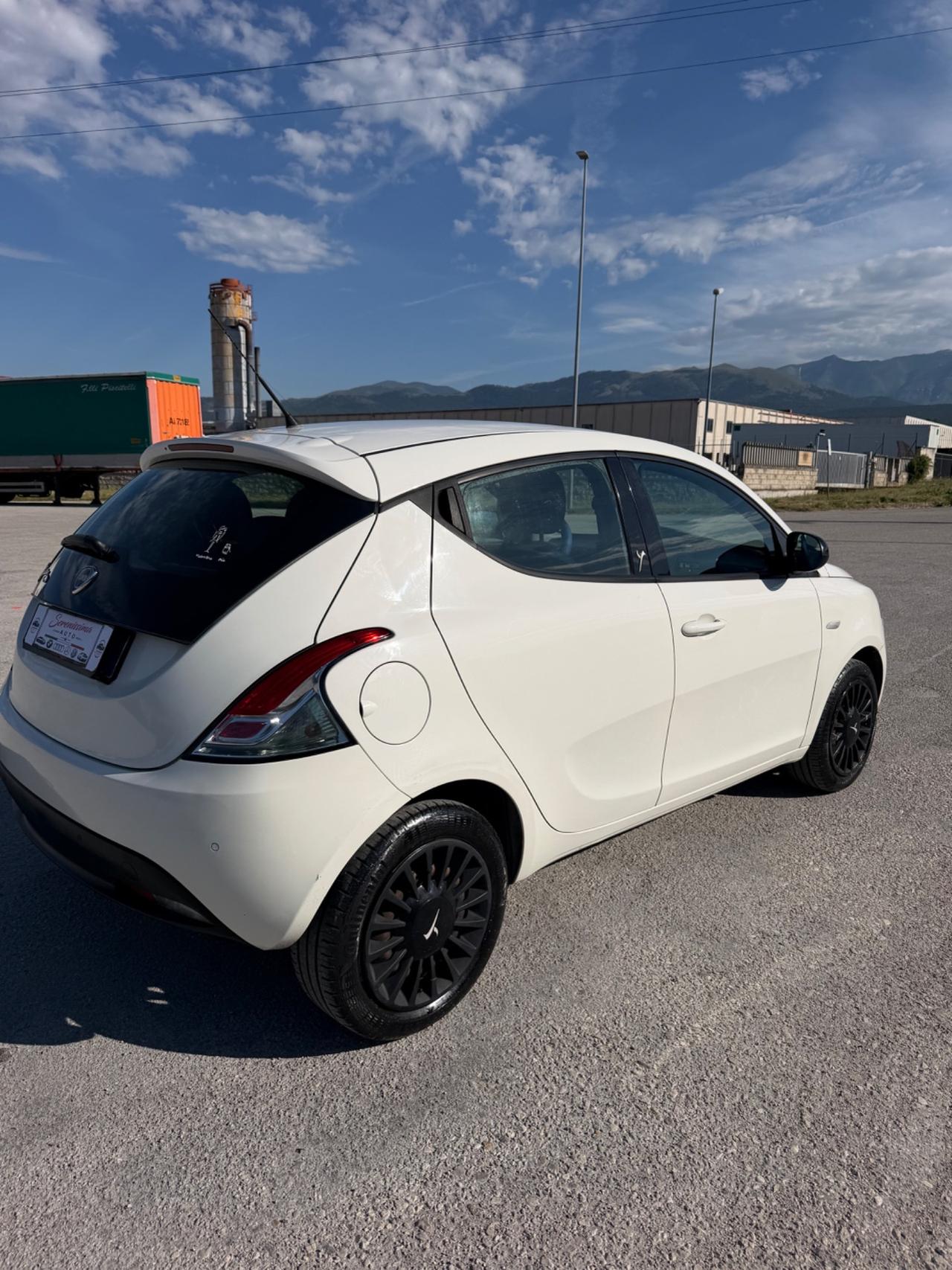 Lancia Ypsilon 1.2 69 CV 5 porte Silver