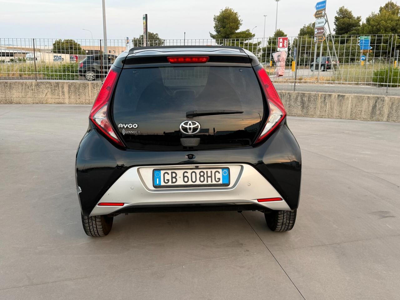 Toyota Aygo Connect 1.0 VVT-i 72 CV 5 porte x-wave MMT