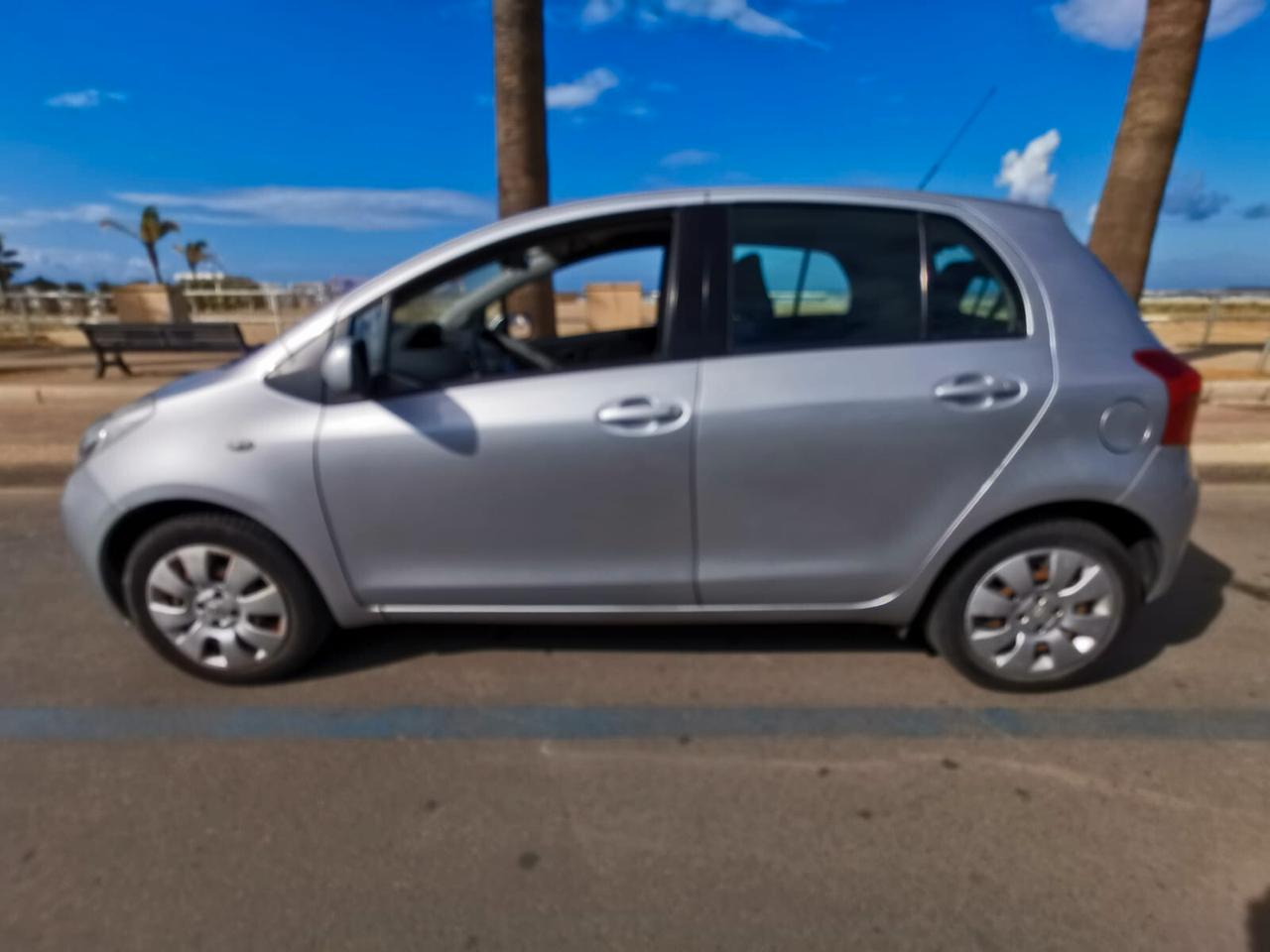 Toyota Yaris 1.0 5 porte Sol