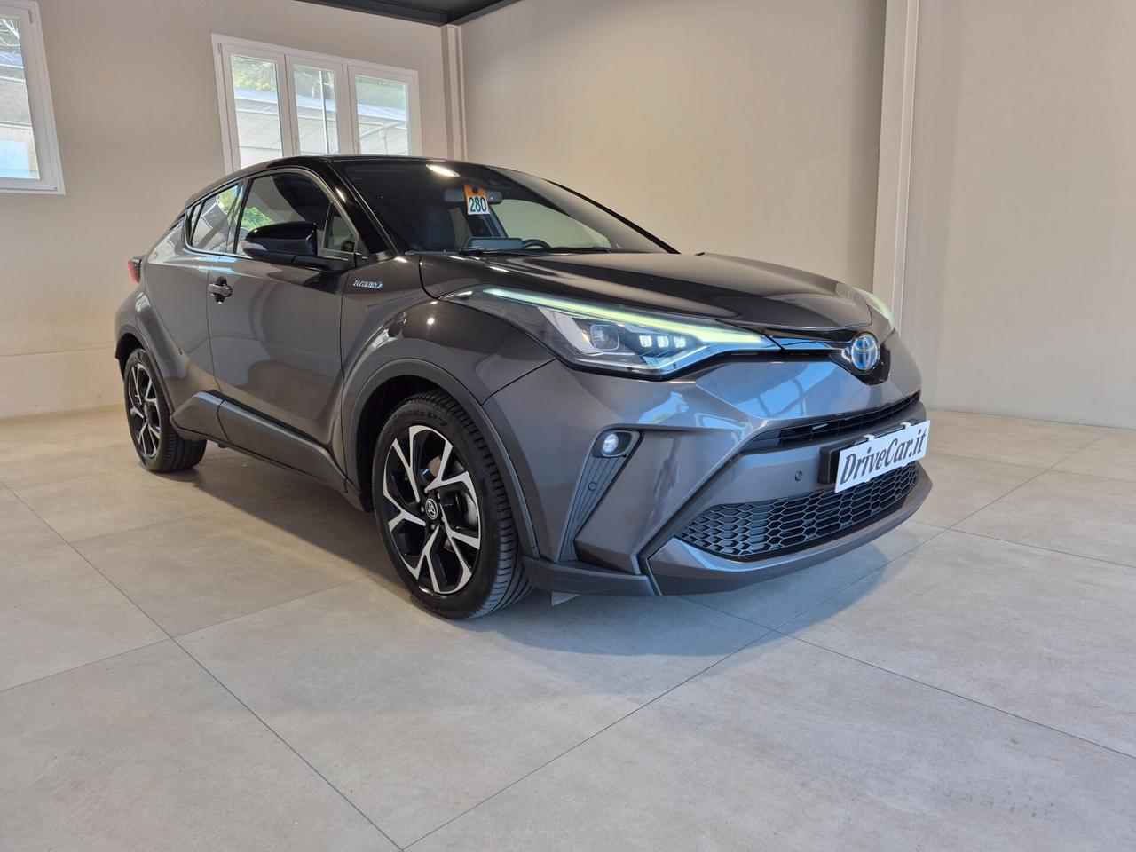 2.0 E-CVT HYBRID LED C.18" RETROCAM. V.PRIVACY CLIMA AUTO.