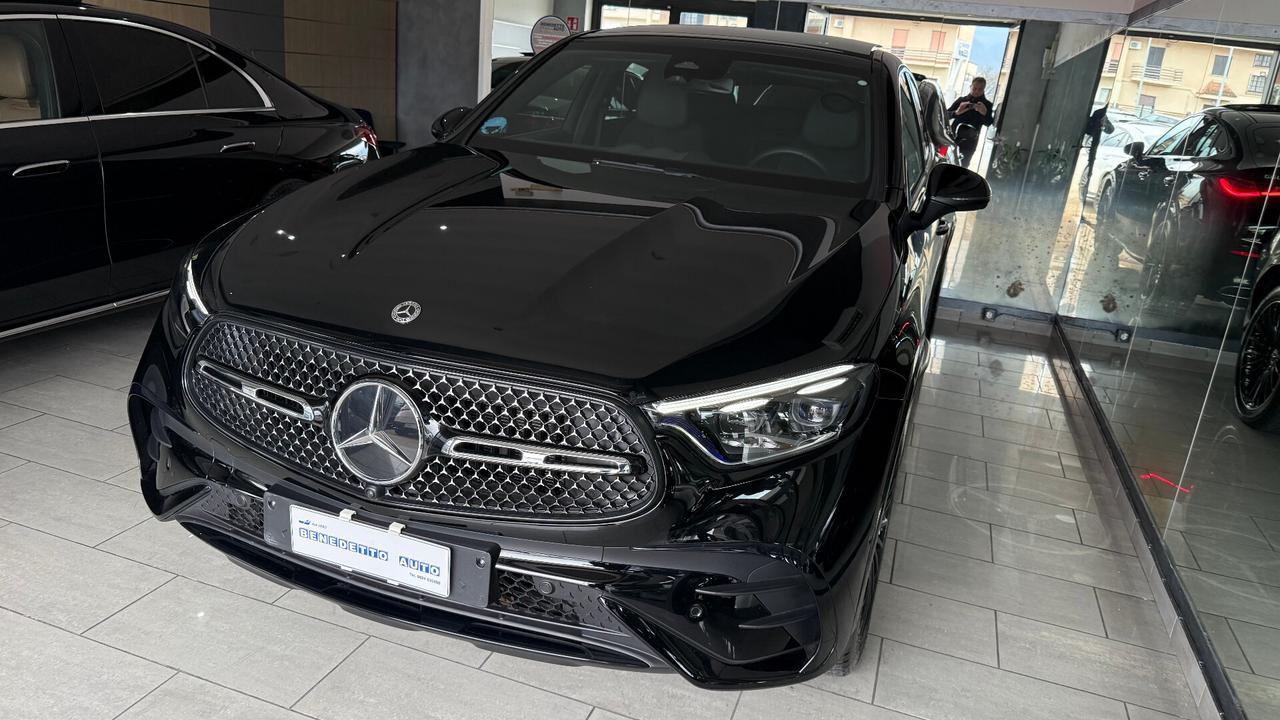 MERCEDES GLC 300 D COUPE' TOTAL BLACK