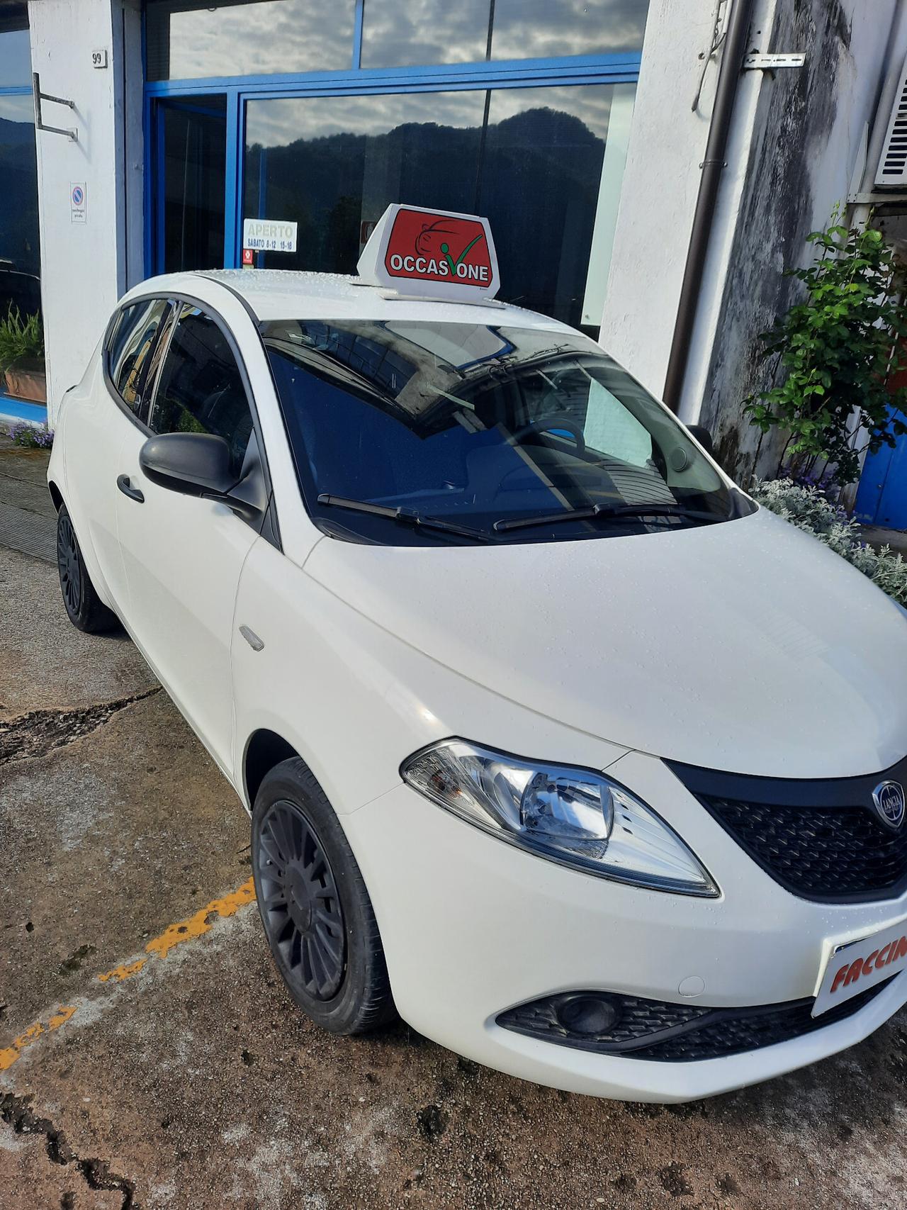 Lancia Ypsilon 1.0 FireFly 5 porte S&S Hybrid Ecochic Silver