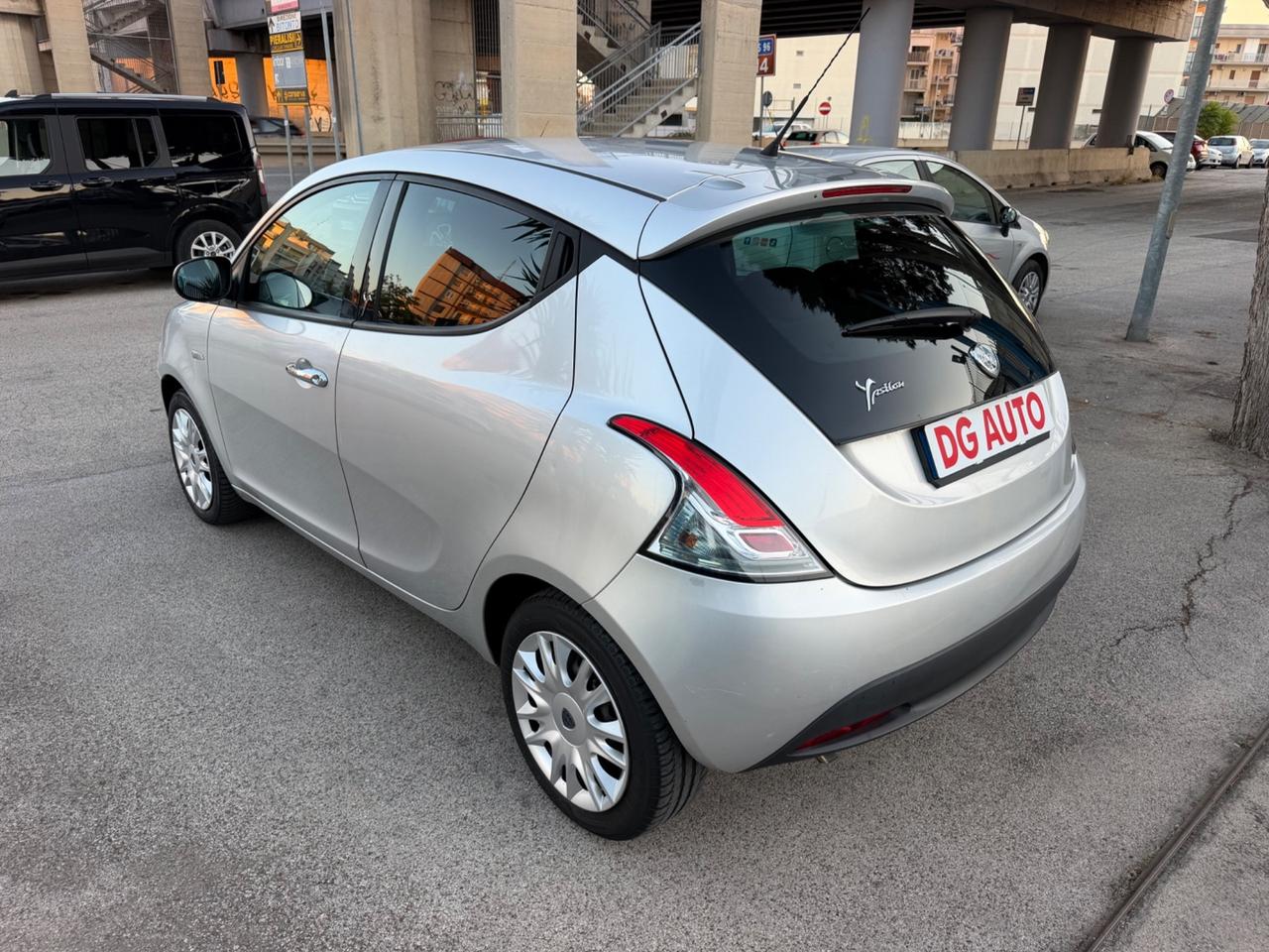 Lancia Ypsilon 1.2 benzina 69 cv 2011 105.000 km