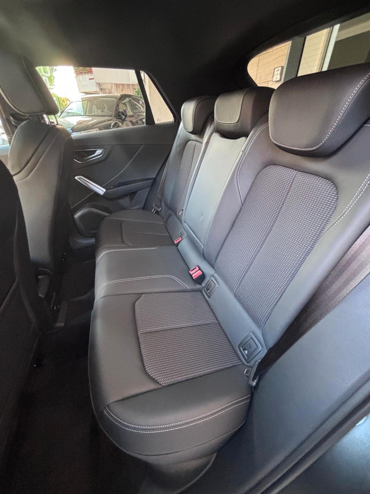 Audi Q2 35 TDI quattro S tronic Identity Black