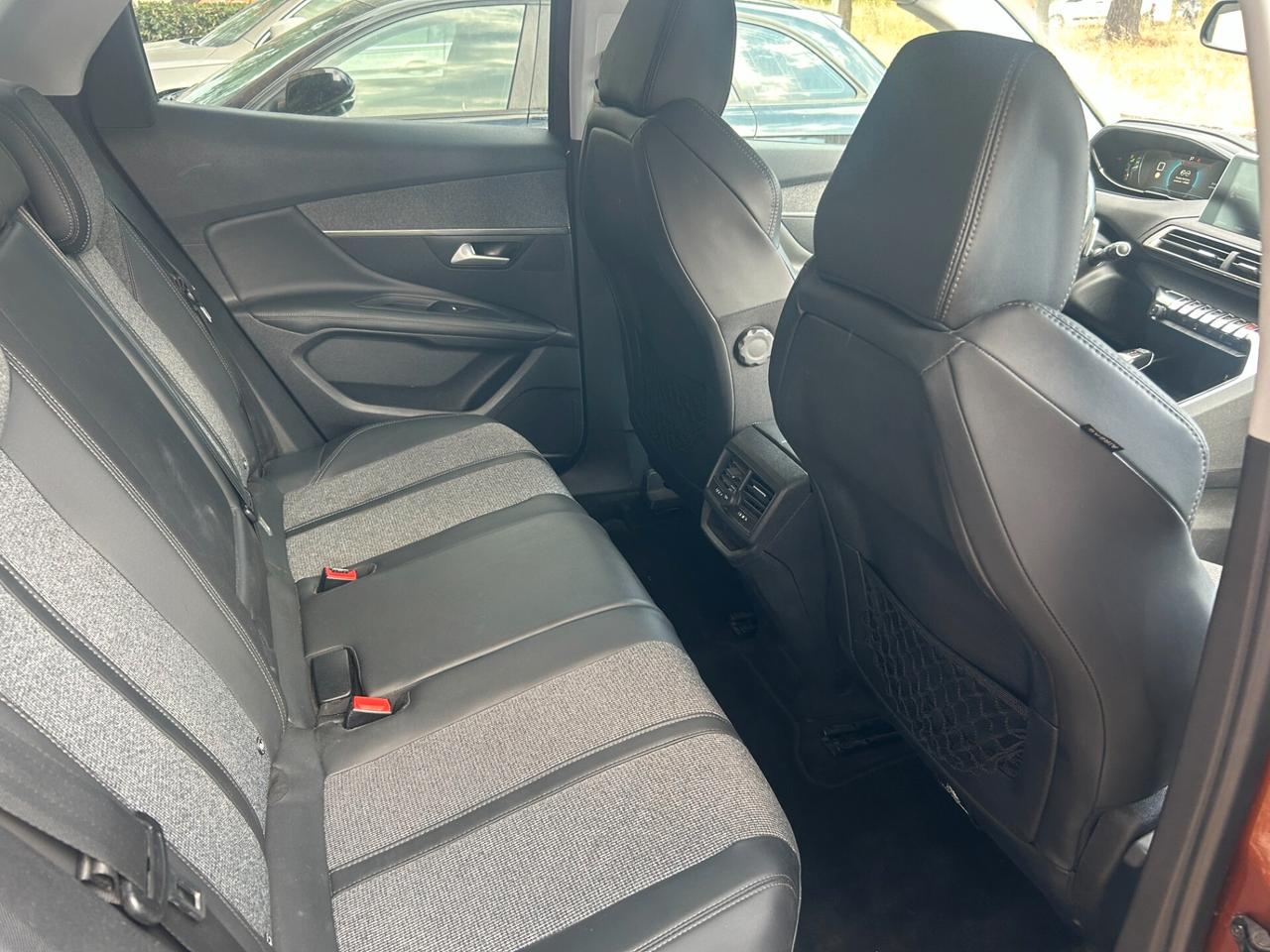Peugeot 3008 BlueHDi 120 S&S EAT6 Allure full optional Camera, Keyless go, Led, Navi, palette al volante