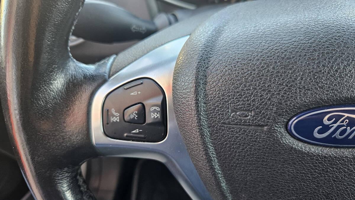 Ford Tourneo Courier 1.5 tdci 95cv titanium E6