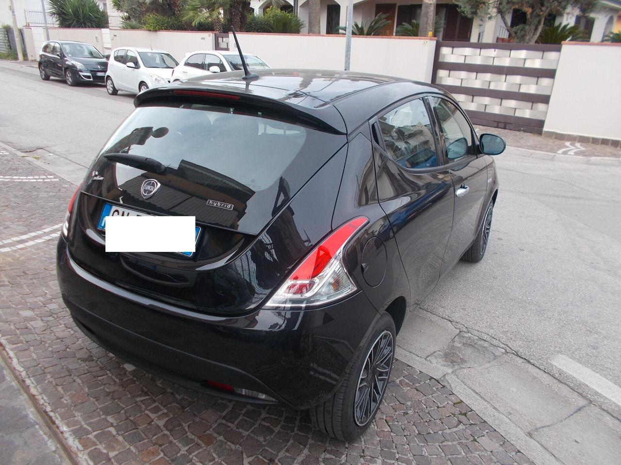 Lancia Ypsilon 1.0 FireFly 5 porte S&S Hybrid Gold Plus