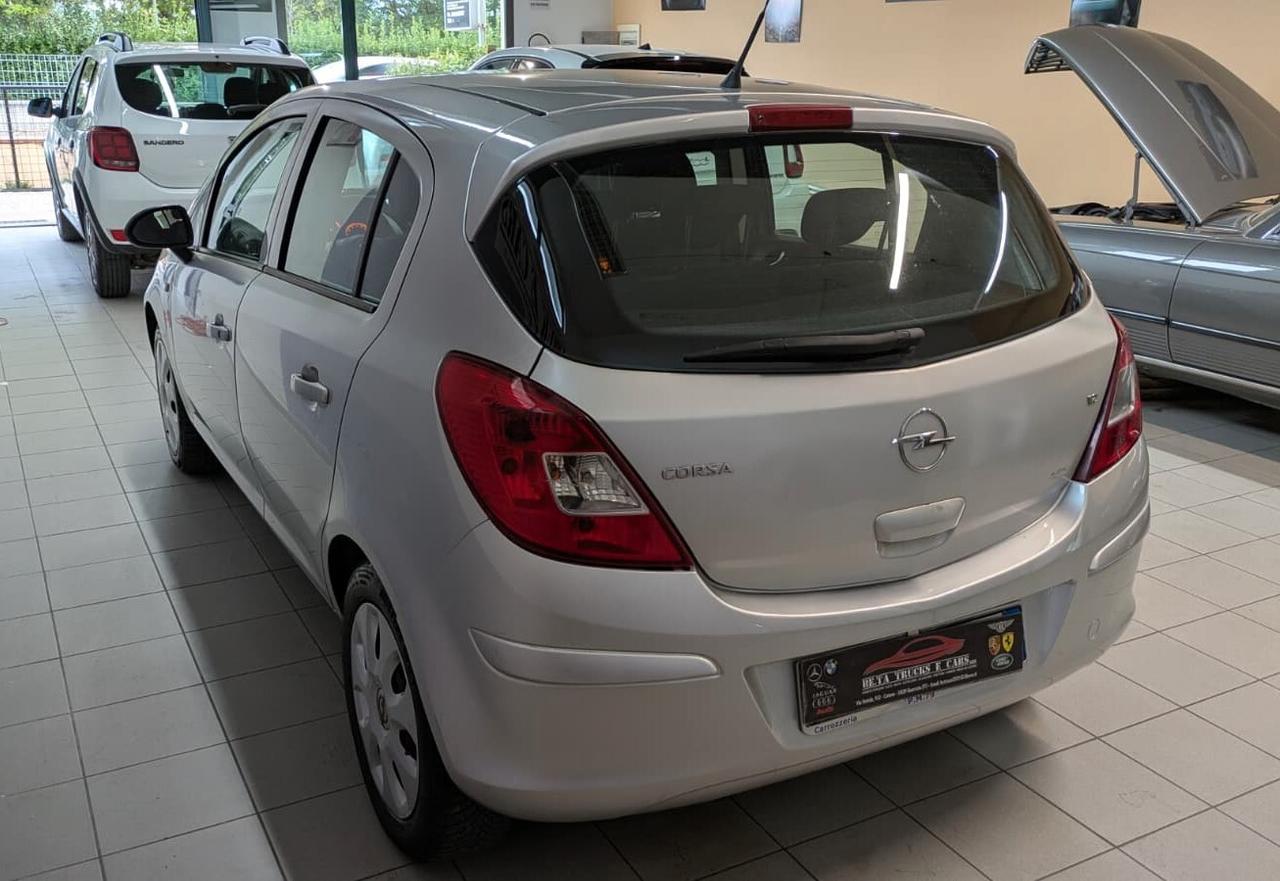 Opel Corsa 1.2 5 porte Cosmo