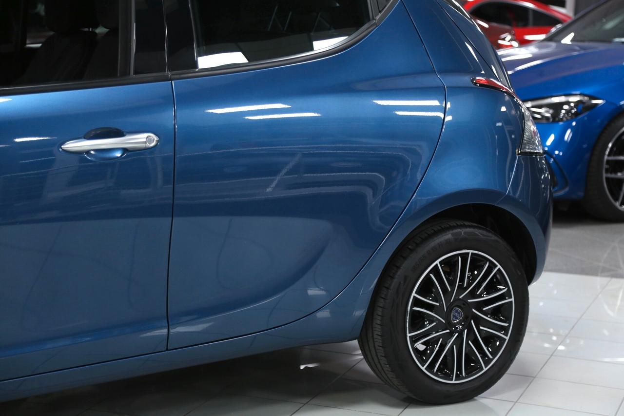 Lancia Ypsilon 1.0 Hybrid Gold_neopatentati