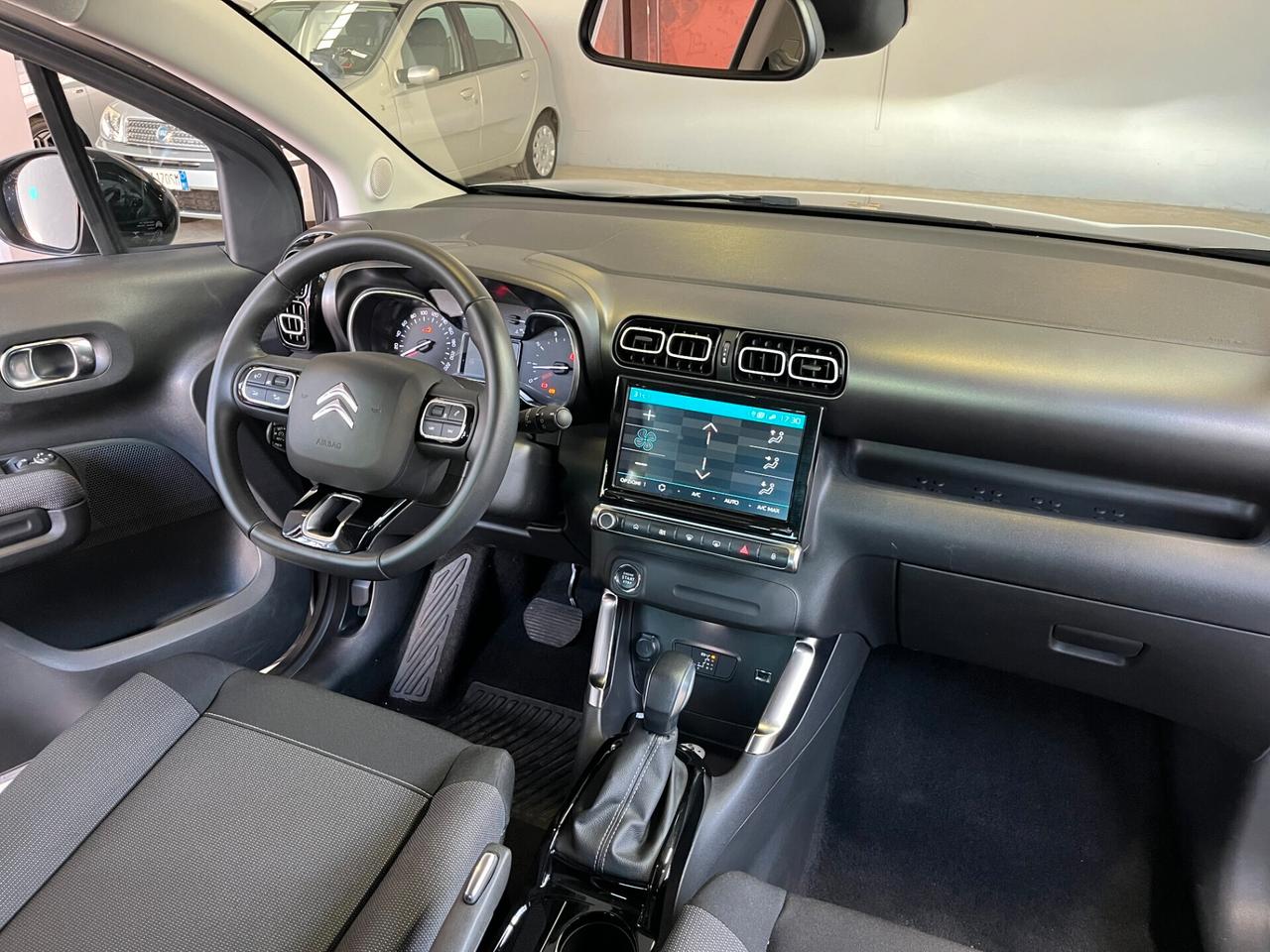 Citroen C3 Aircross 1.2cc SHINE 130cv CAMBIO AUTOMATICO-FULL OPTIONAL