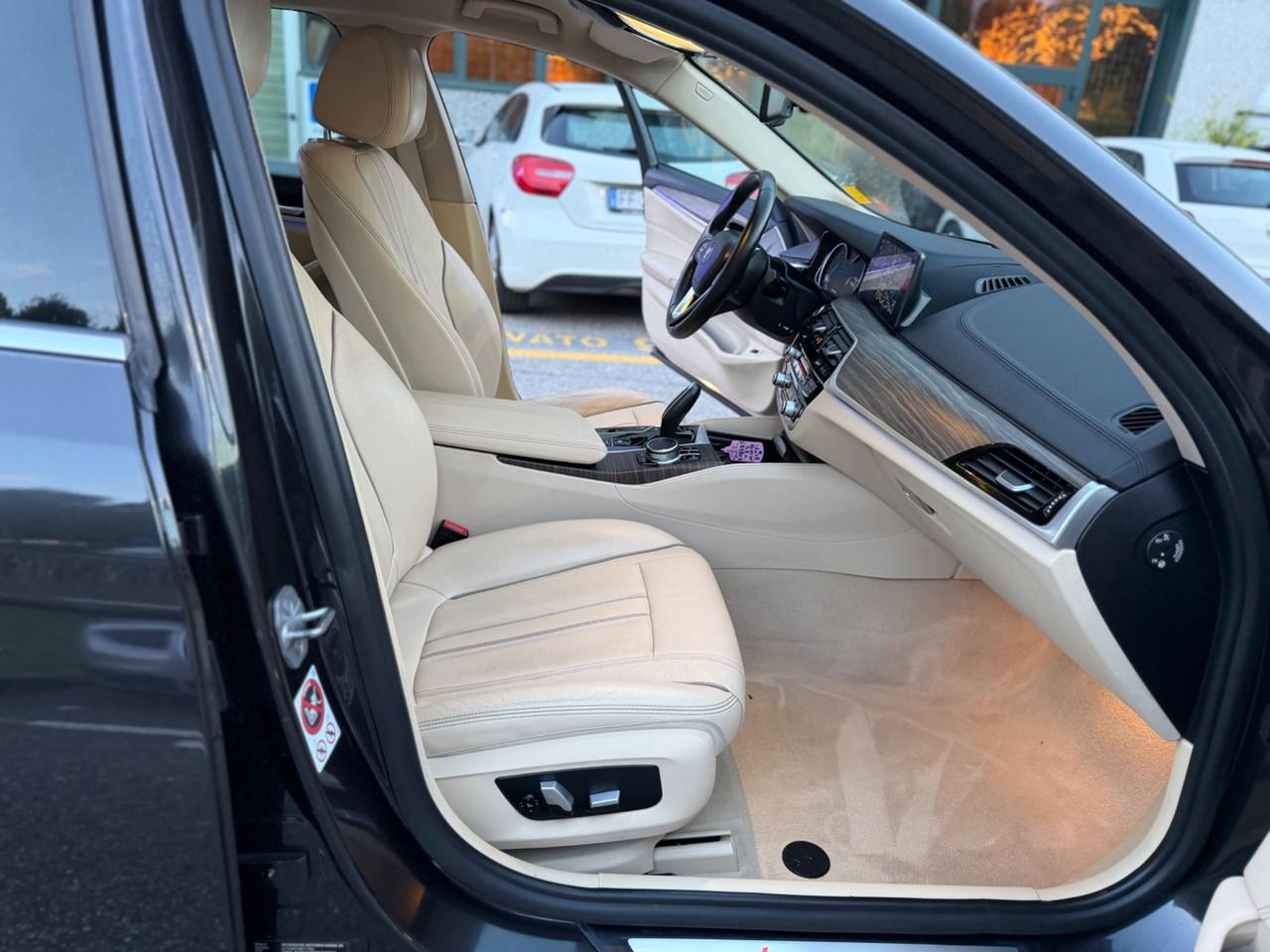 Bmw 520 520d xDrive Touring Luxury*Pelle*Navi