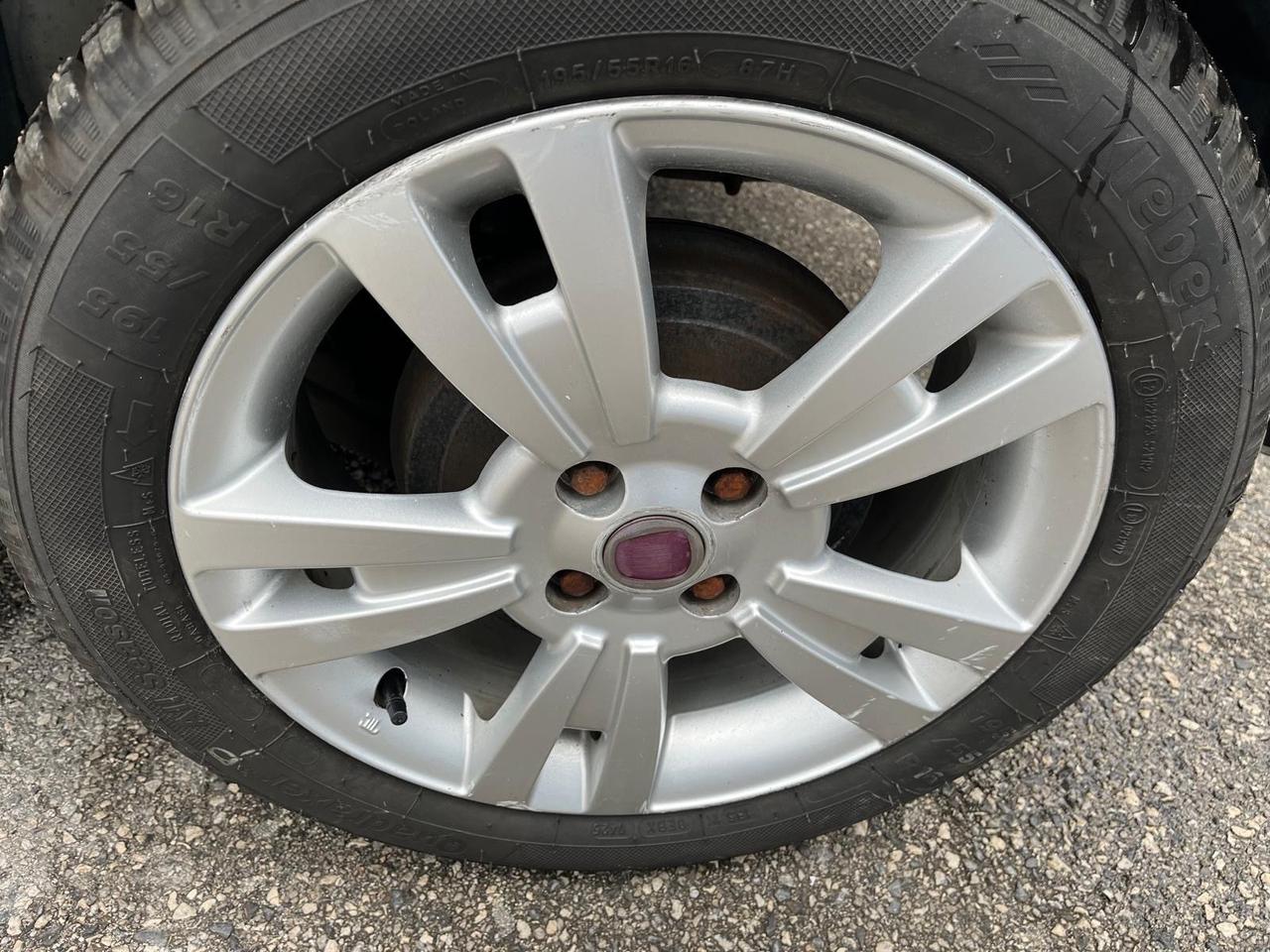 Fiat qubo -5P -1.3 mjt/75cv-full-2011