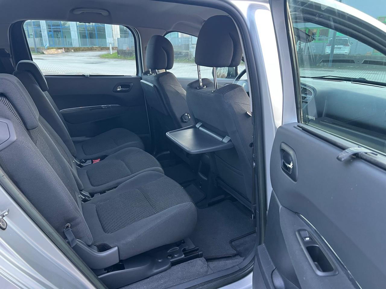 Peugeot 5008 1.6 HDi 115CV Allure