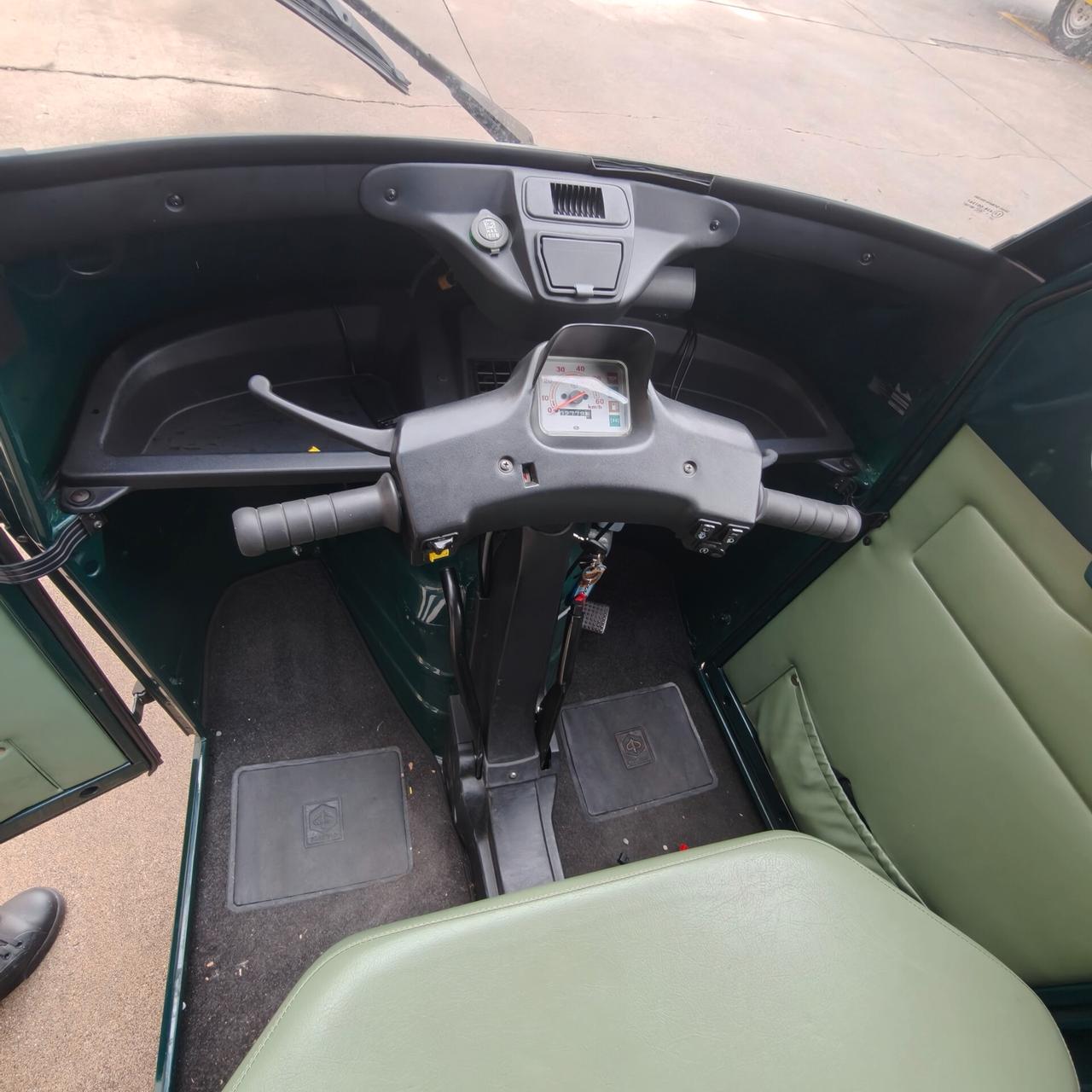 Piaggio Ape 50 con Cassone chiuso