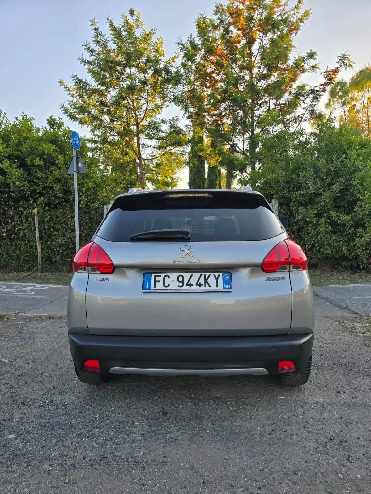 Peugeot 2008 BlueHDi 100 Black Matt