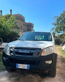 Isuzu D-Max 2.5 TD space cab 4WD 2+2 posti