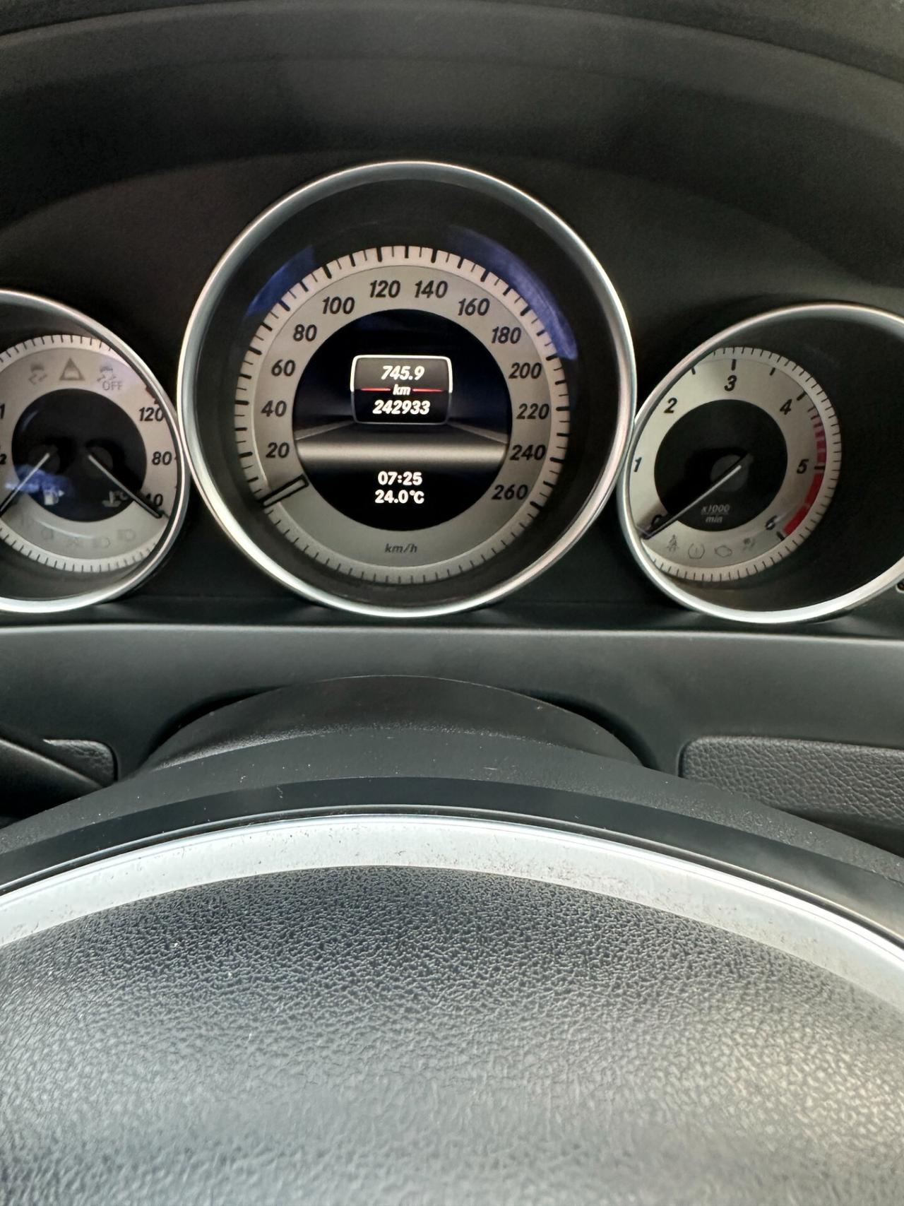 Mercedes-benz C 220 CDI S.W. Avantgarde blue efficiency