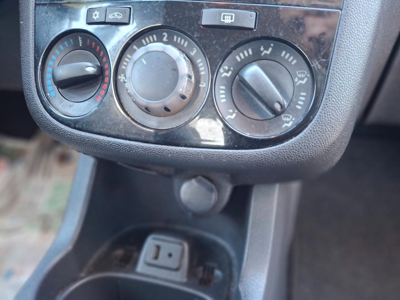 Opel Corsa 1.2 GPL, 5 porte