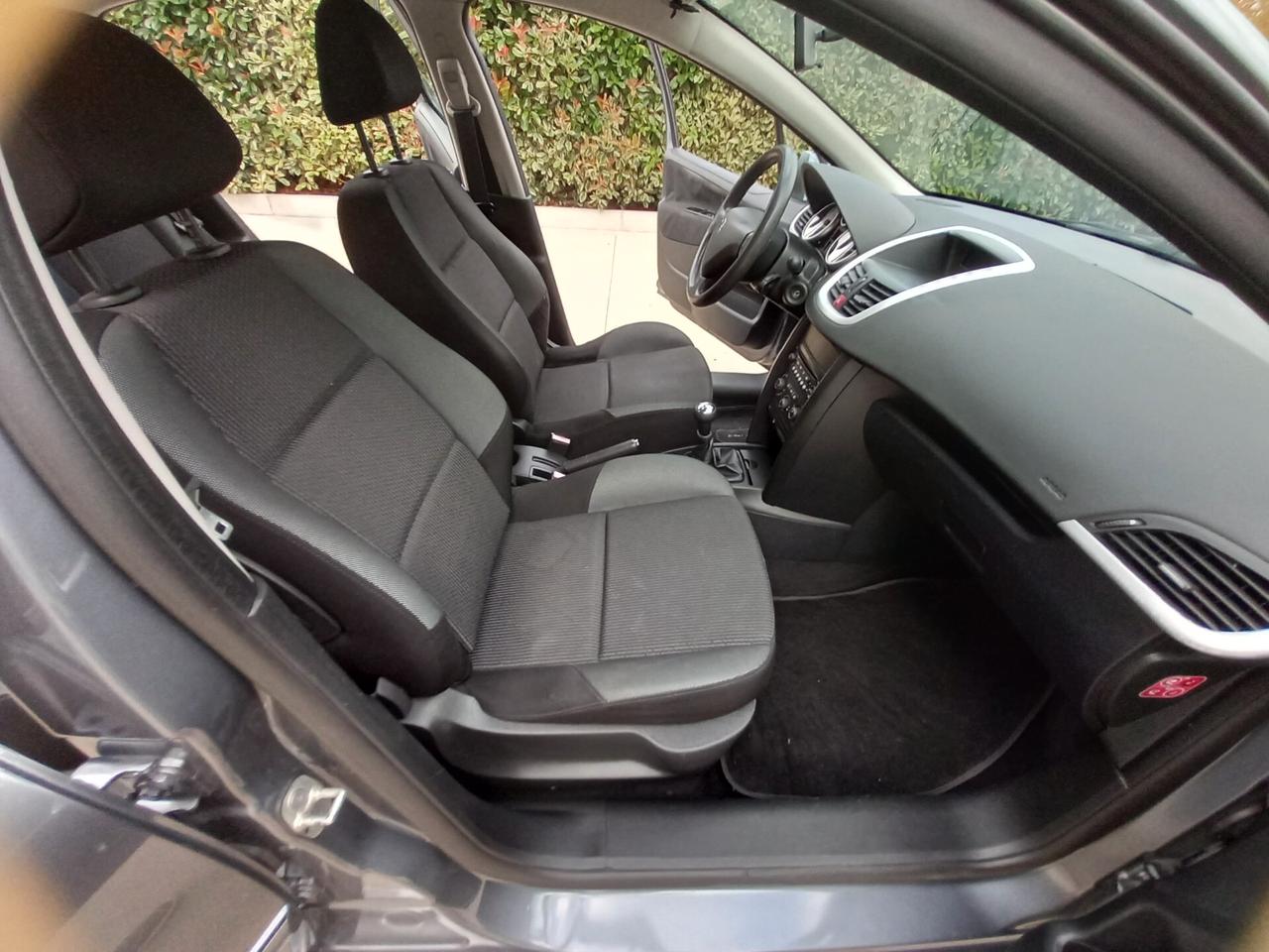 Peugeot 207 1.4 HDi 70CV 5p. Millesim 200