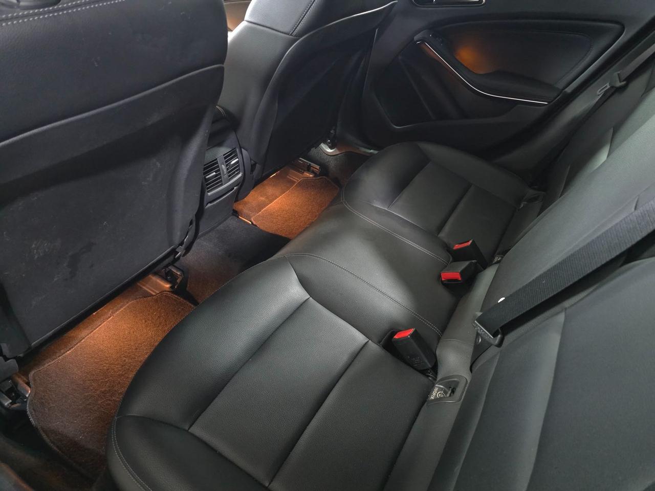 Mercedes-Benz GLA 200 Premium GLA 200 D #8484