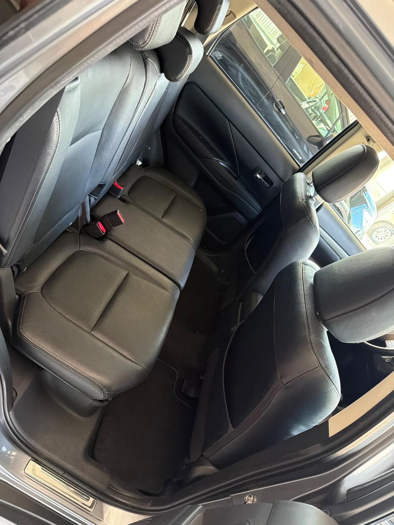Mitsubishi Outlander 2.2 DI-D 4WD Instyle 7p. Con Tetto apribile