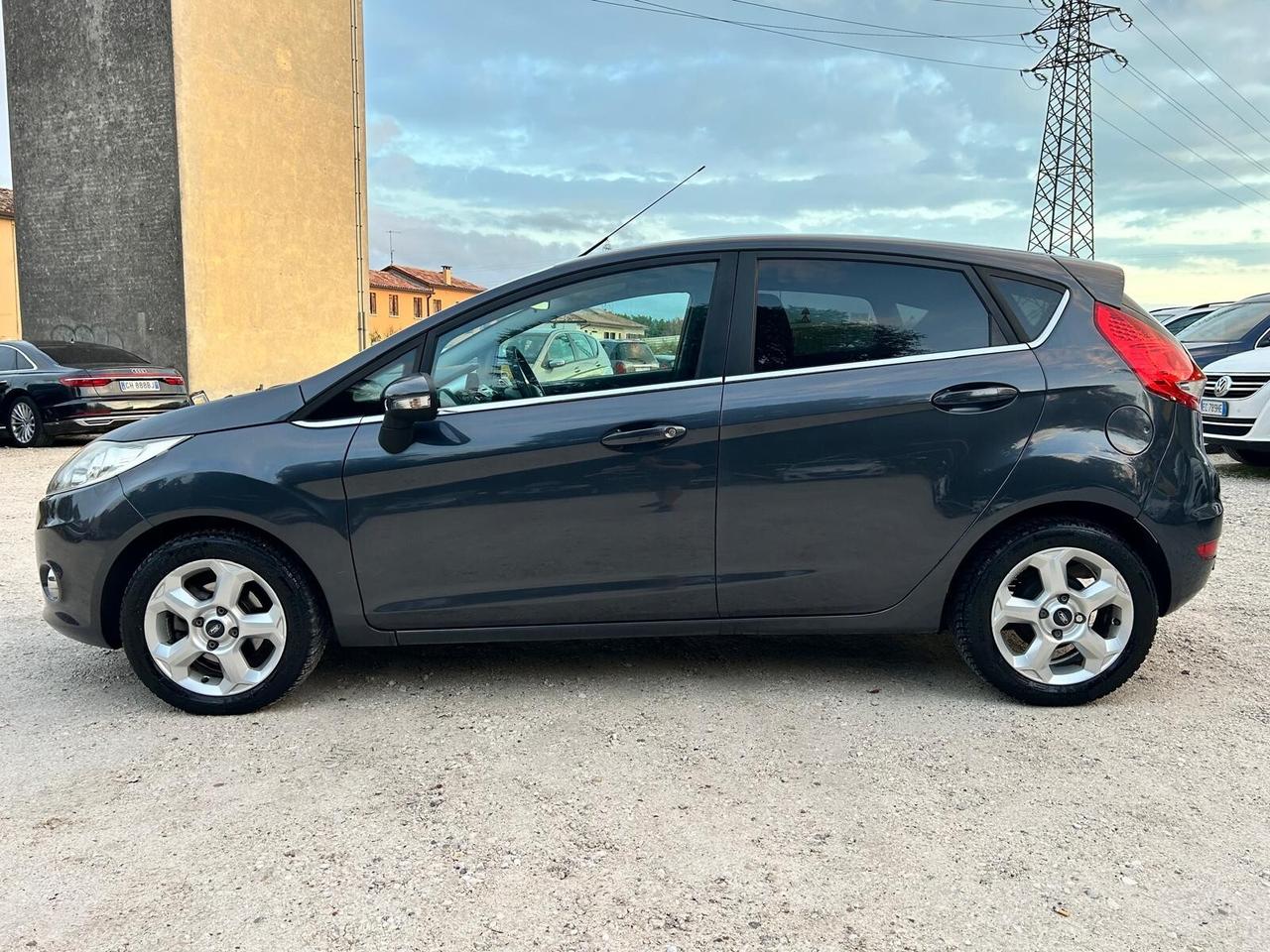 FORD FIESTA 1.2 82CV TITANIUM UNICO PROPRIETARIO