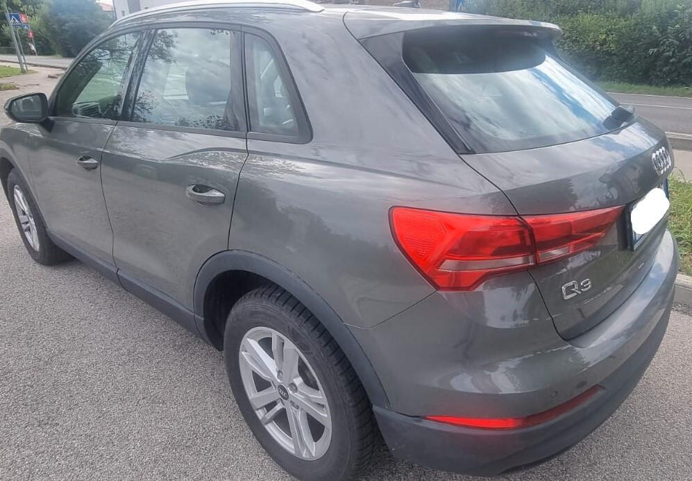 Audi Q3 35 TDI quattro S tronic Business