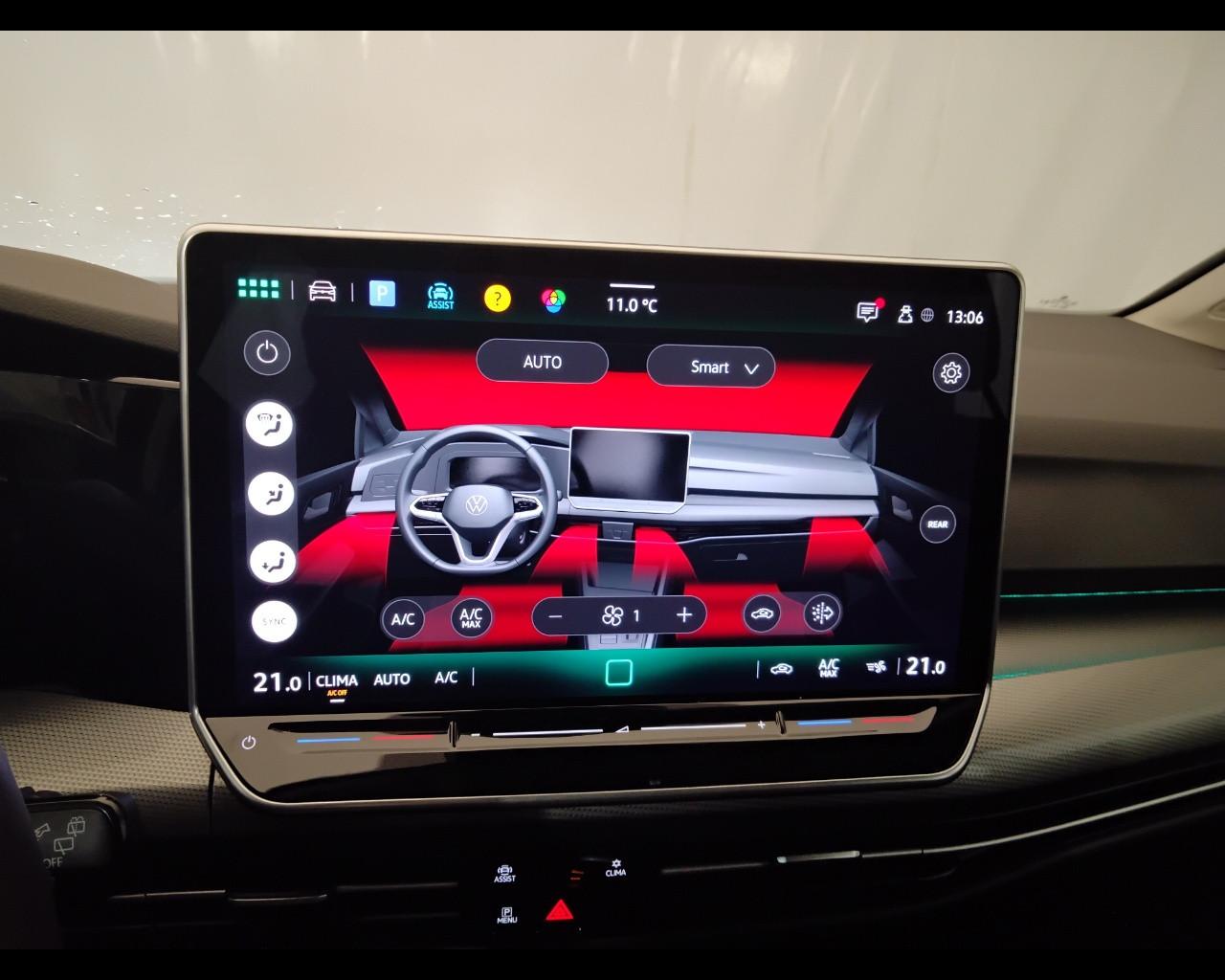 VOLKSWAGEN Golf VIII 2024 - Golf 2.0 tdi Style 150cv dsg